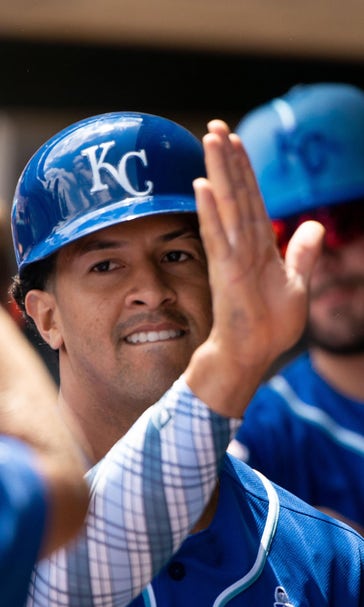 Royals avoid sweep, fend off Twins 8-6